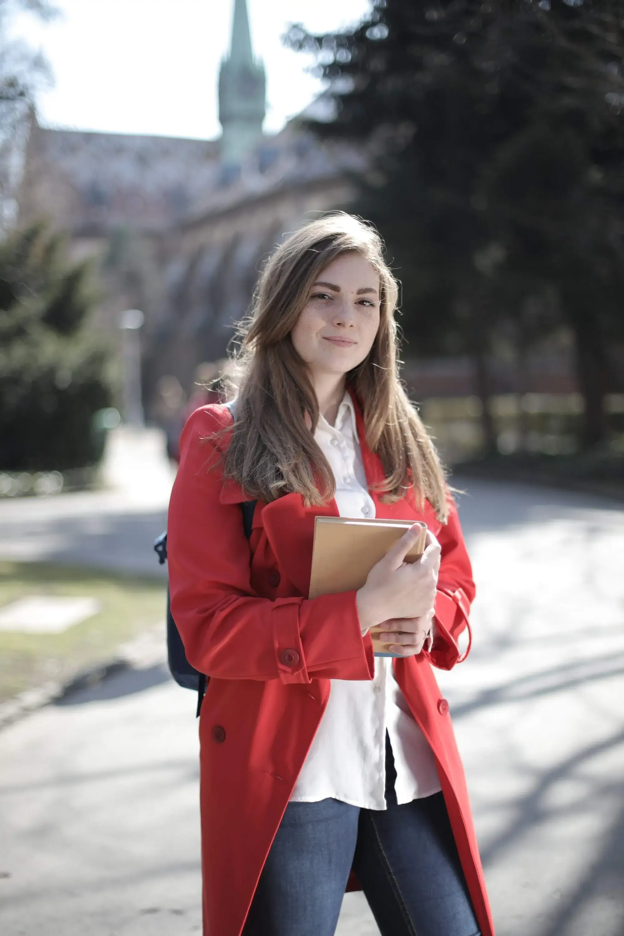 Étudiante préparant un test d'anglais IELTS pour une candidature internationale