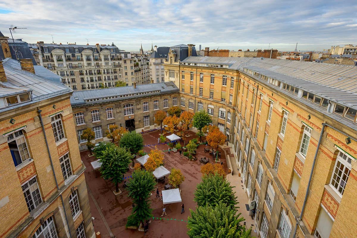 Cour intérieure du campus ESCP pour une candidature au Bachelor ESCP